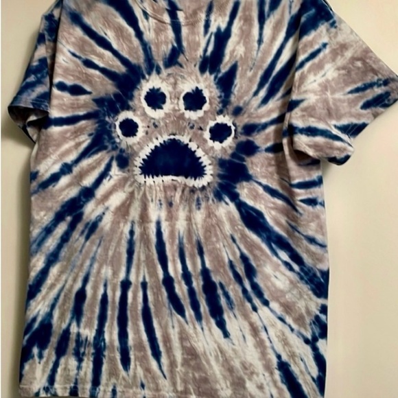 NWOT unisex paw print blue/gray tie dye short sleeved tshirt, sz M, PSU vibes - Picture 1 of 4